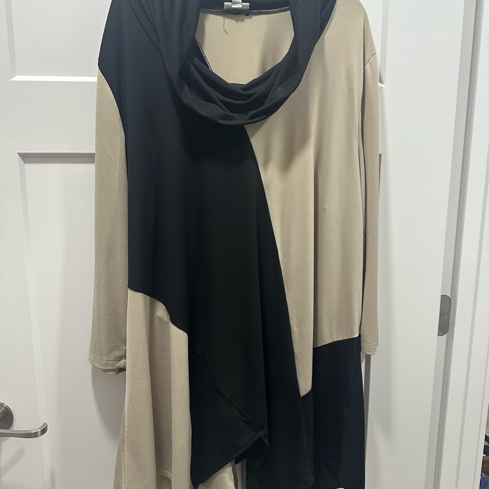 Avenue Black and Tan Top